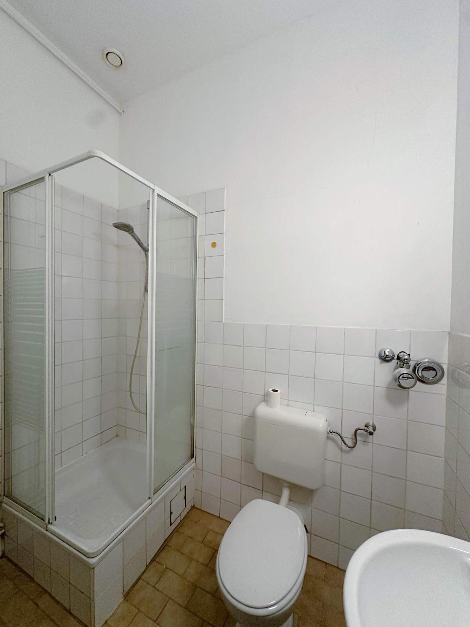 In Shared In Berlin-kreuzberg Apartment *
