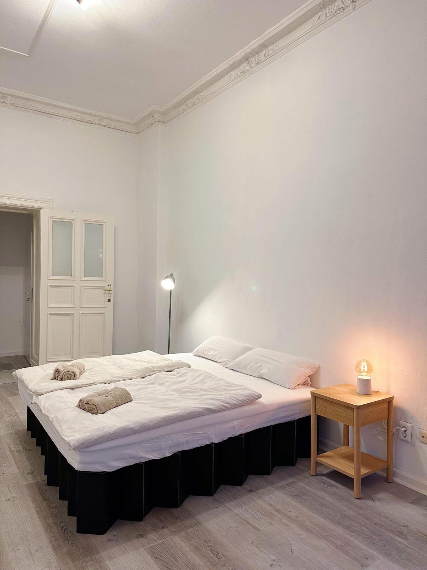 In Shared In Berlin-kreuzberg Apartment *