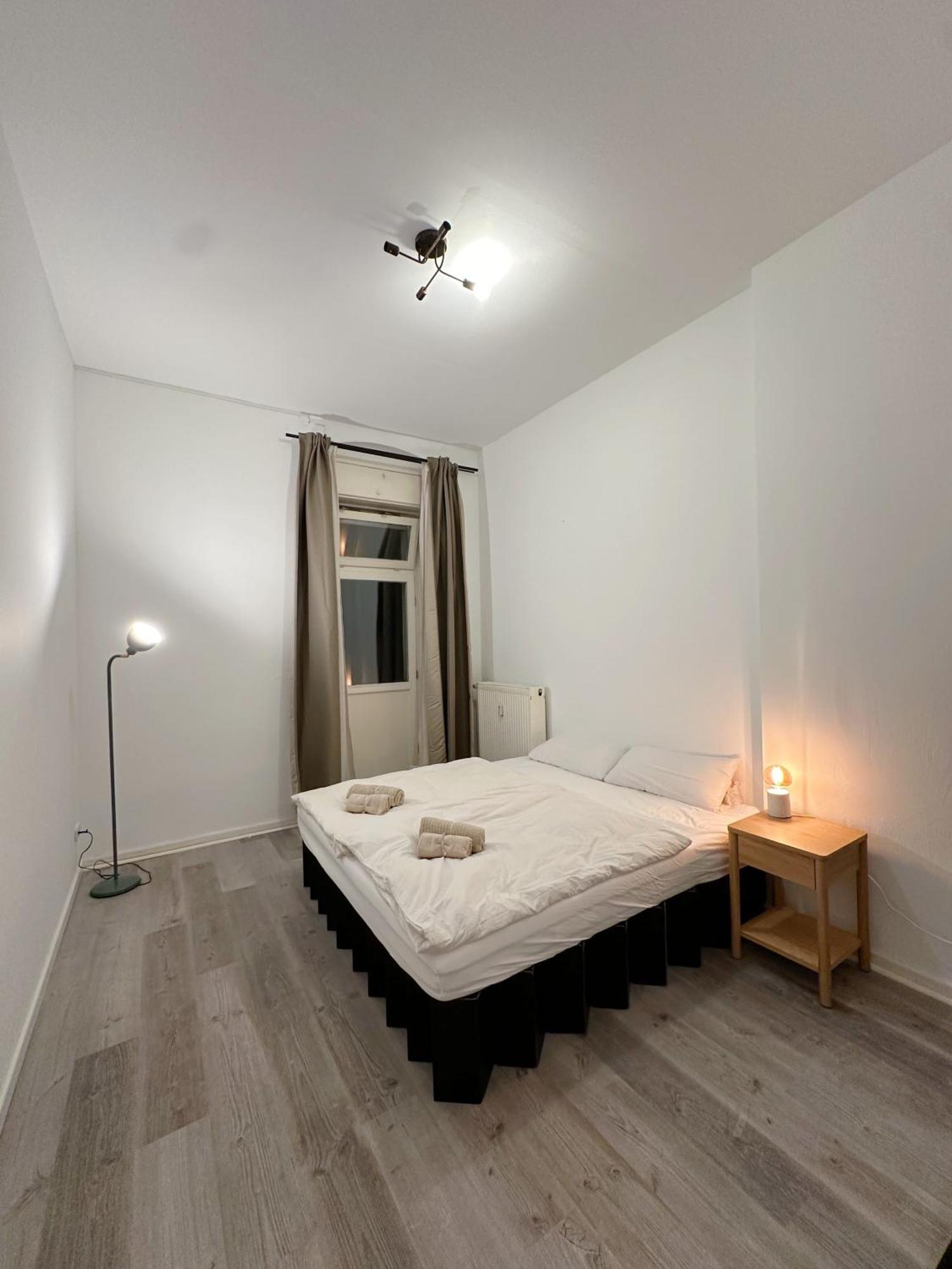 In Shared In Berlin-kreuzberg Apartment *