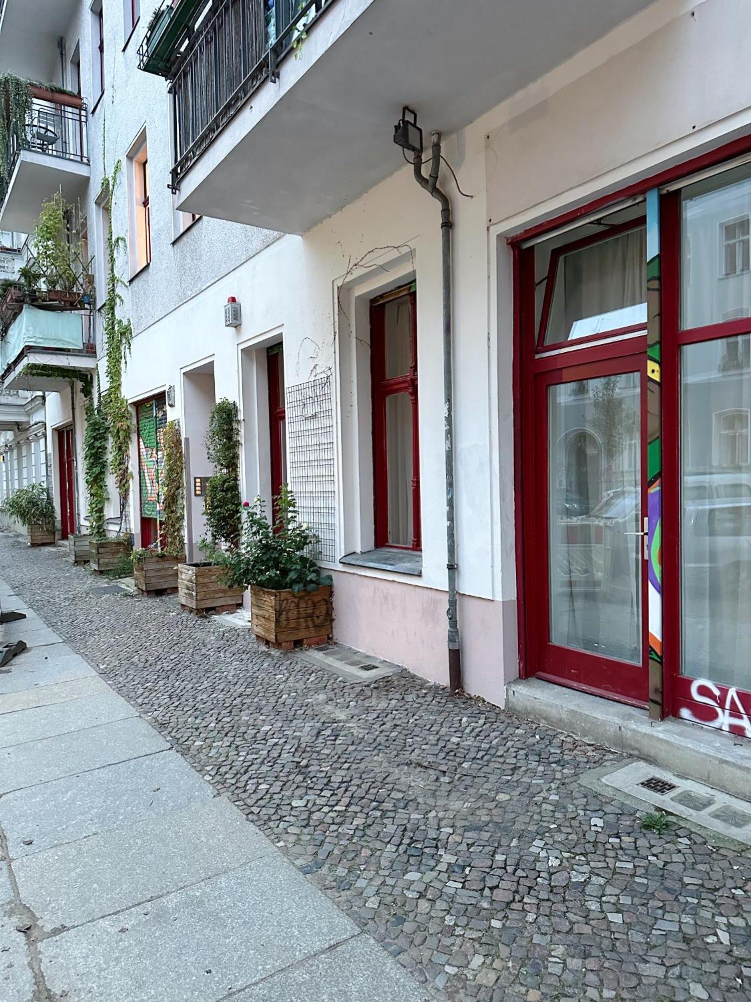 In Shared In Berlin-kreuzberg Apartment *